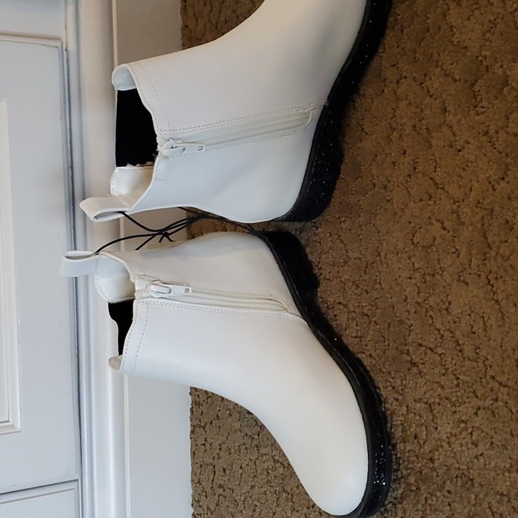 Girls MIA Girl Ellowin White Chelsea Boots Size 2 3 Glitter Midsoles Go-Go NWT - Picture 3 of 7